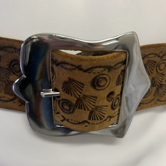 Brown Western Leather Embossed Floral Inspired Belt with Shiny Silver Hardware - Picture 3 of 10